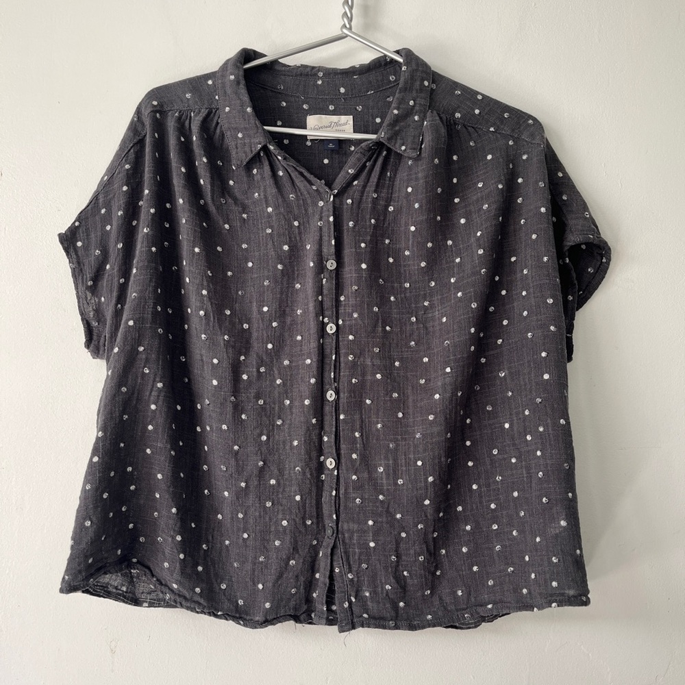 Universal Thread Short Sleeve Button Up Collared Knit Shirt Polka Dot Size XL
